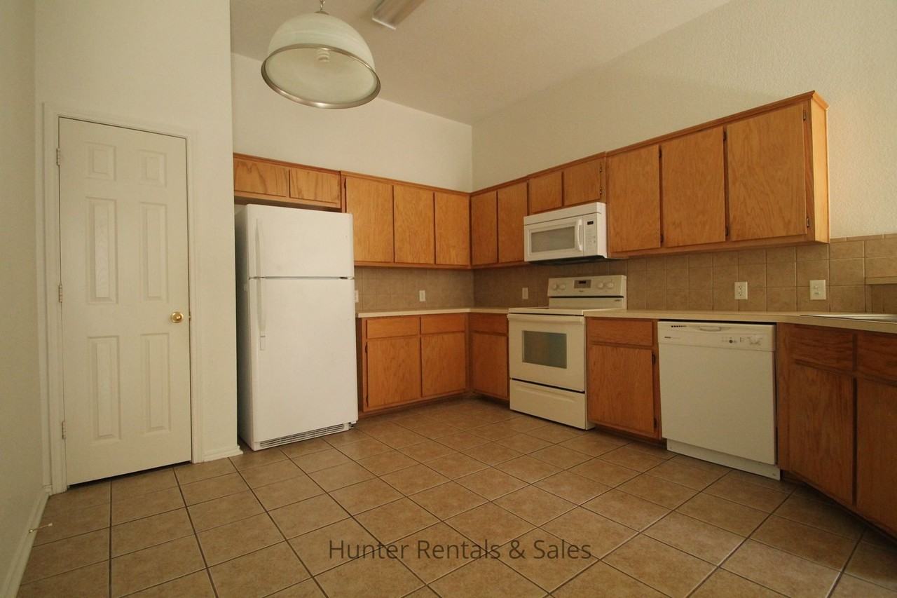 302A Jeff Gordon Dr - Photo 5 of 20