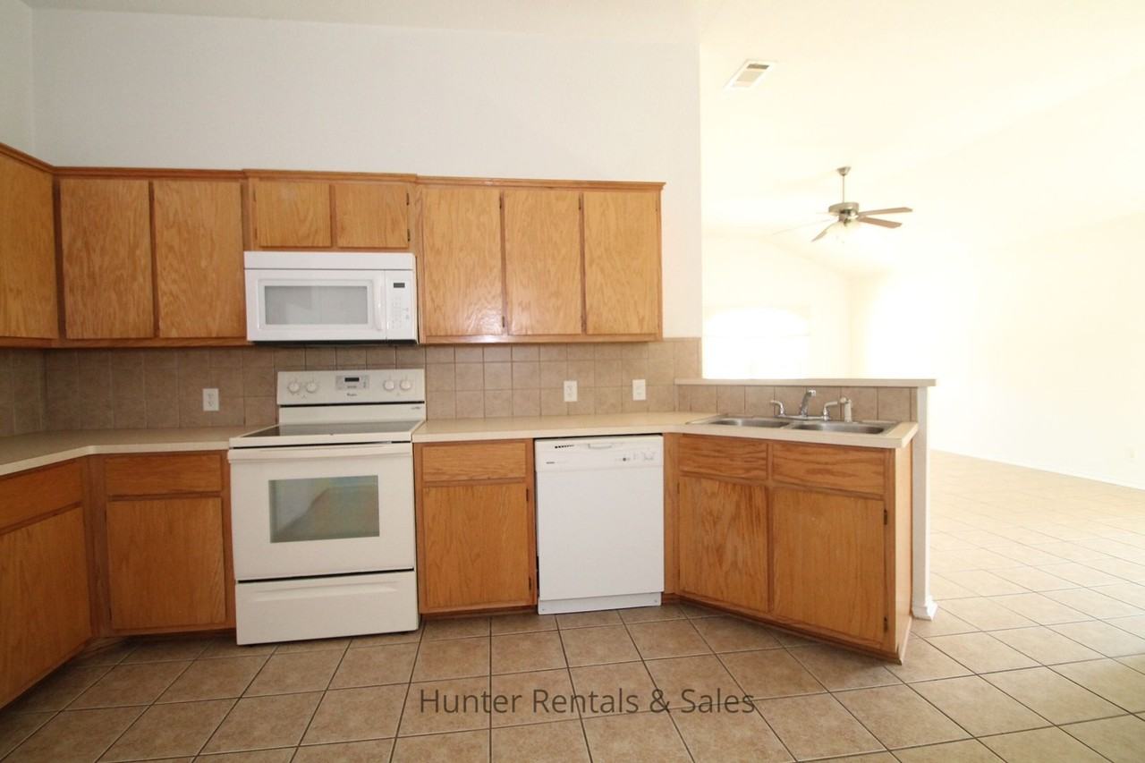 302A Jeff Gordon Dr - Photo 4 of 20