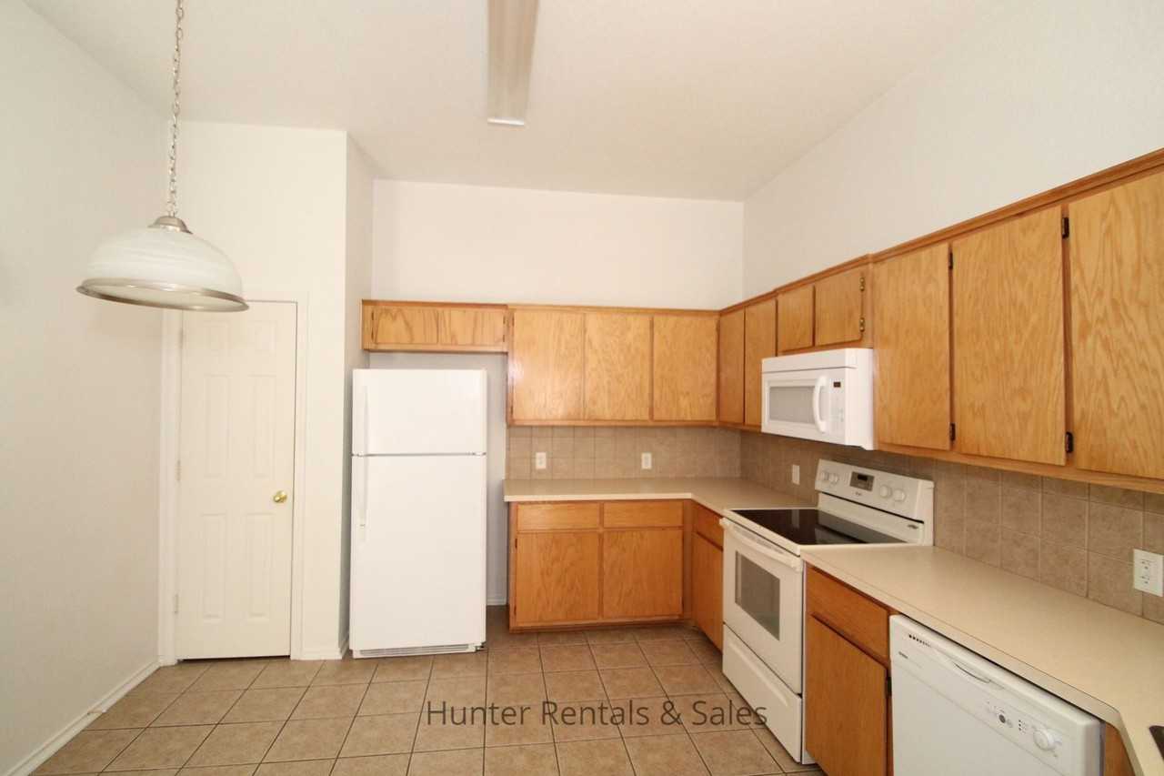 302A Jeff Gordon Dr - Photo 6 of 20