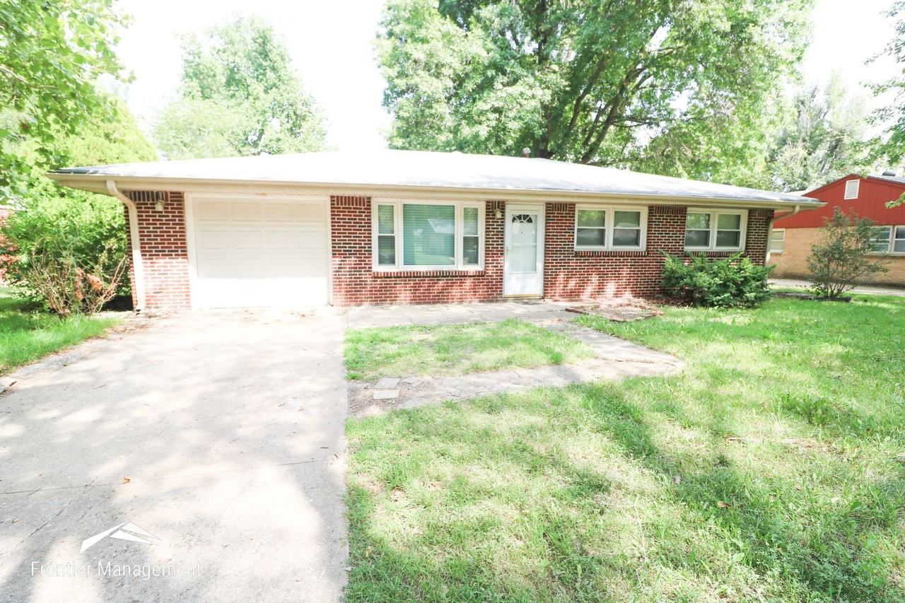 1712 Kenmar Dr - Photo 2 of 10