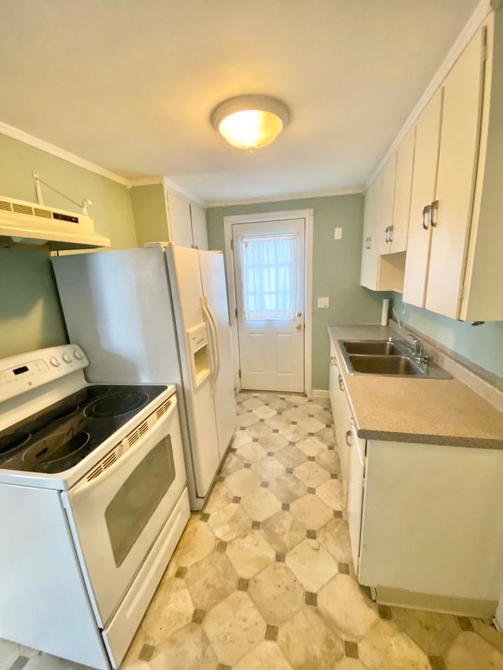 2 Lindenwood Dr - Photo 6 of 13