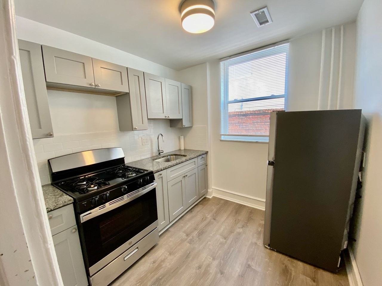 2532 S Broad St - Photo 5 of 22