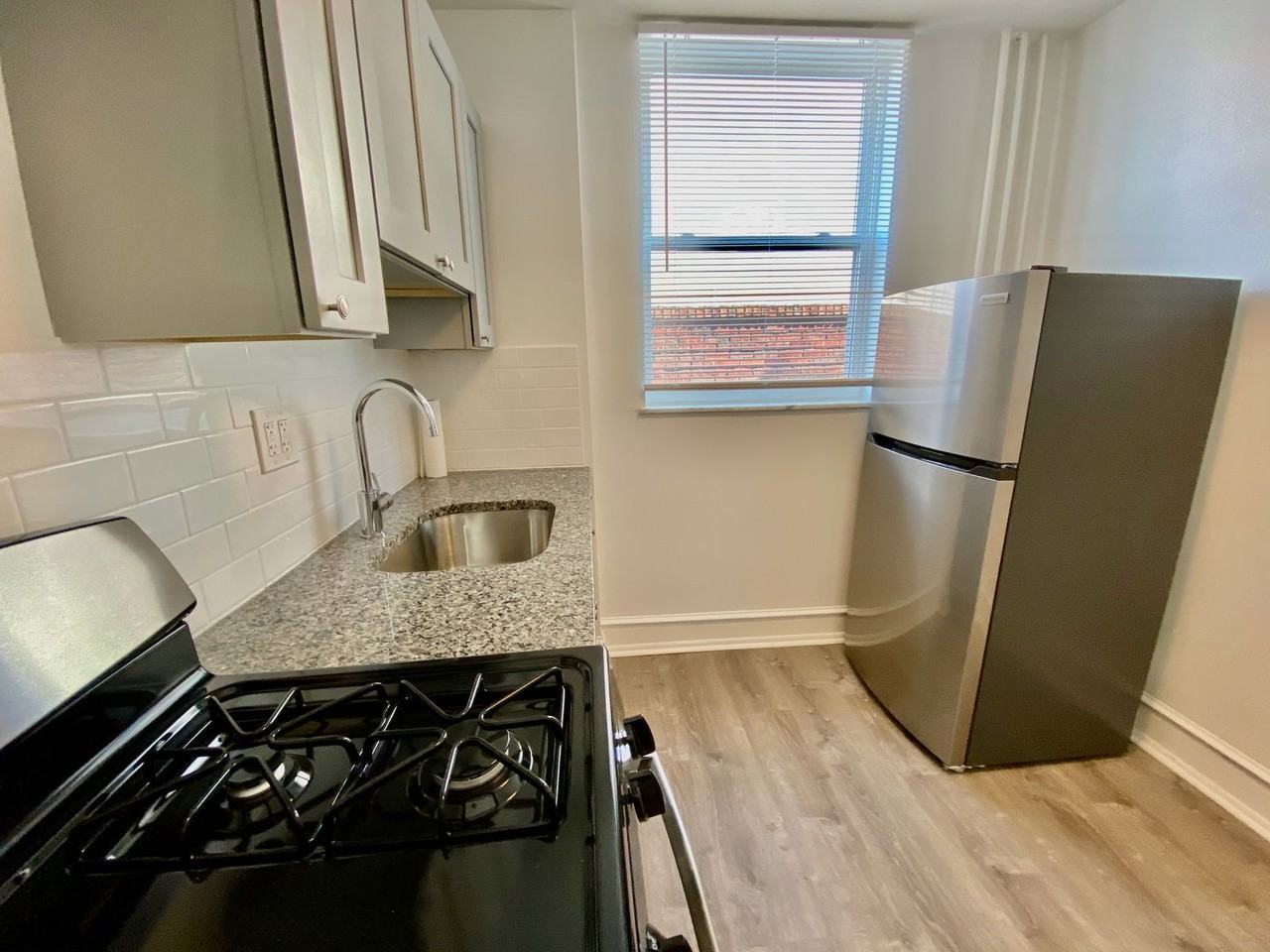 2532 S Broad St - Photo 7 of 22