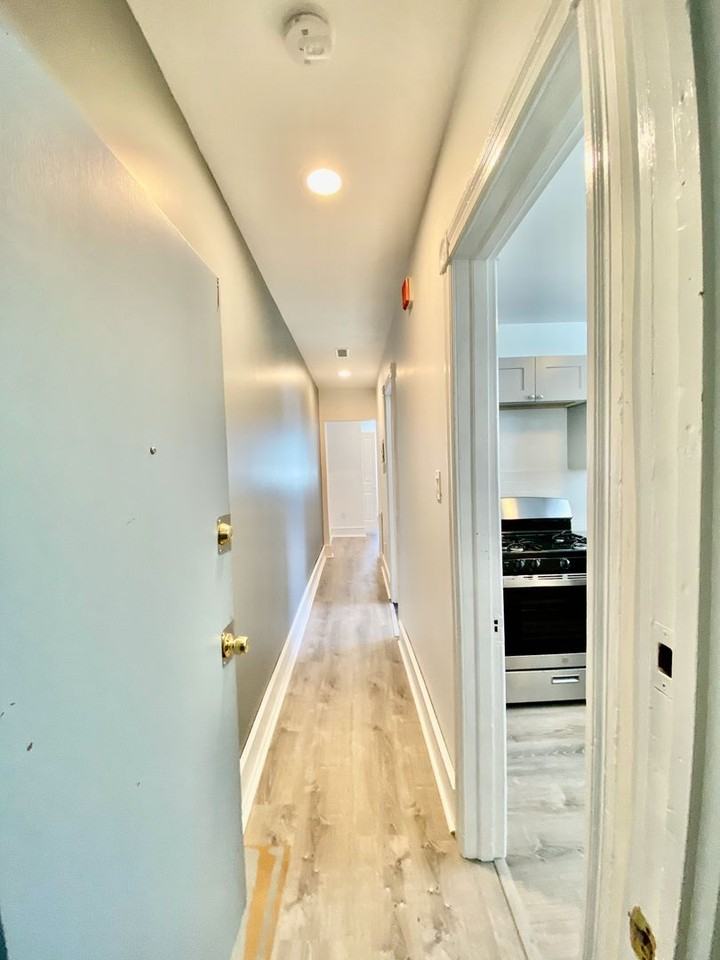 2532 S Broad St - Photo 4 of 22