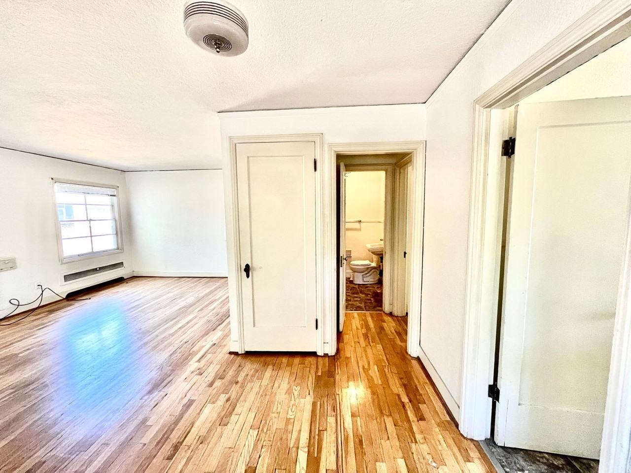 1085 E 19th Ave - Photo 3 of 9