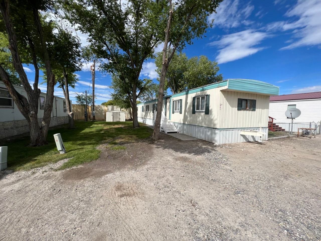 300 Linda Lee St - Photo 3 of 43