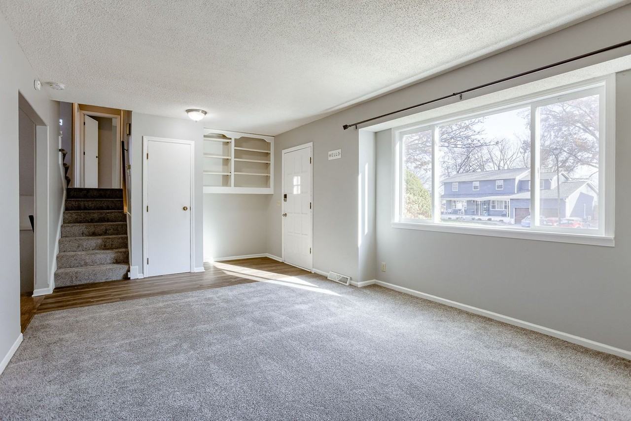 1262 S 163rd Ave - Photo 3 of 23