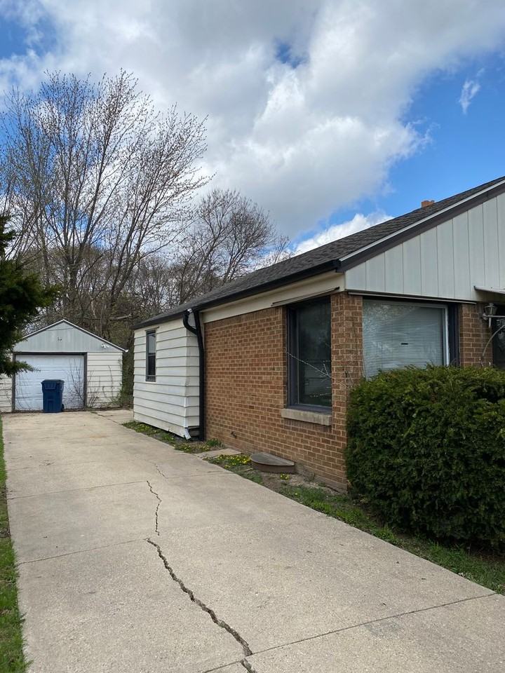 4639 N Sherman Blvd - Photo 2 of 12