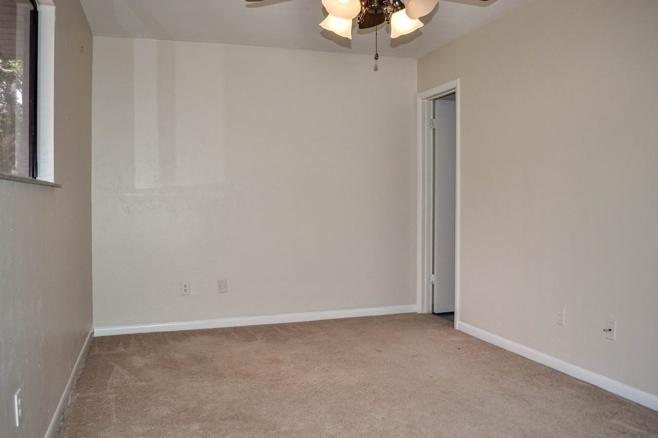 6941 Sw 45th Ave - Photo 7 of 10