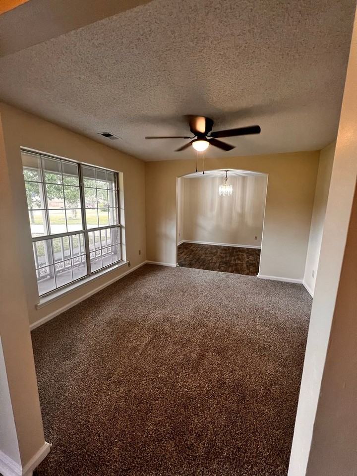 871 Birchwood Ln - Photo 3 of 16