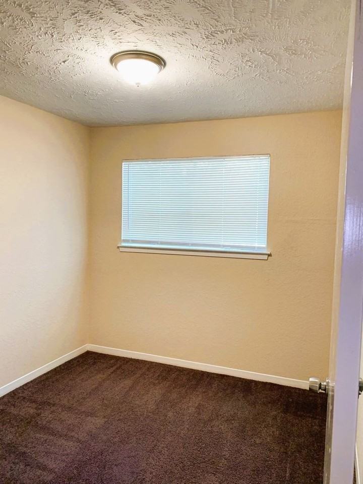 24907 Hickory Hill Rd - Photo 5 of 19