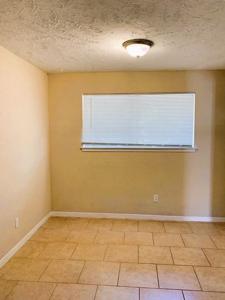 24907 Hickory Hill Rd - Photo 7 of 19