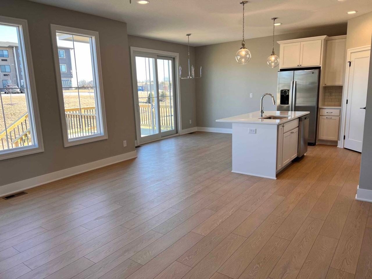 448 S 91st St - Photo 4 of 16