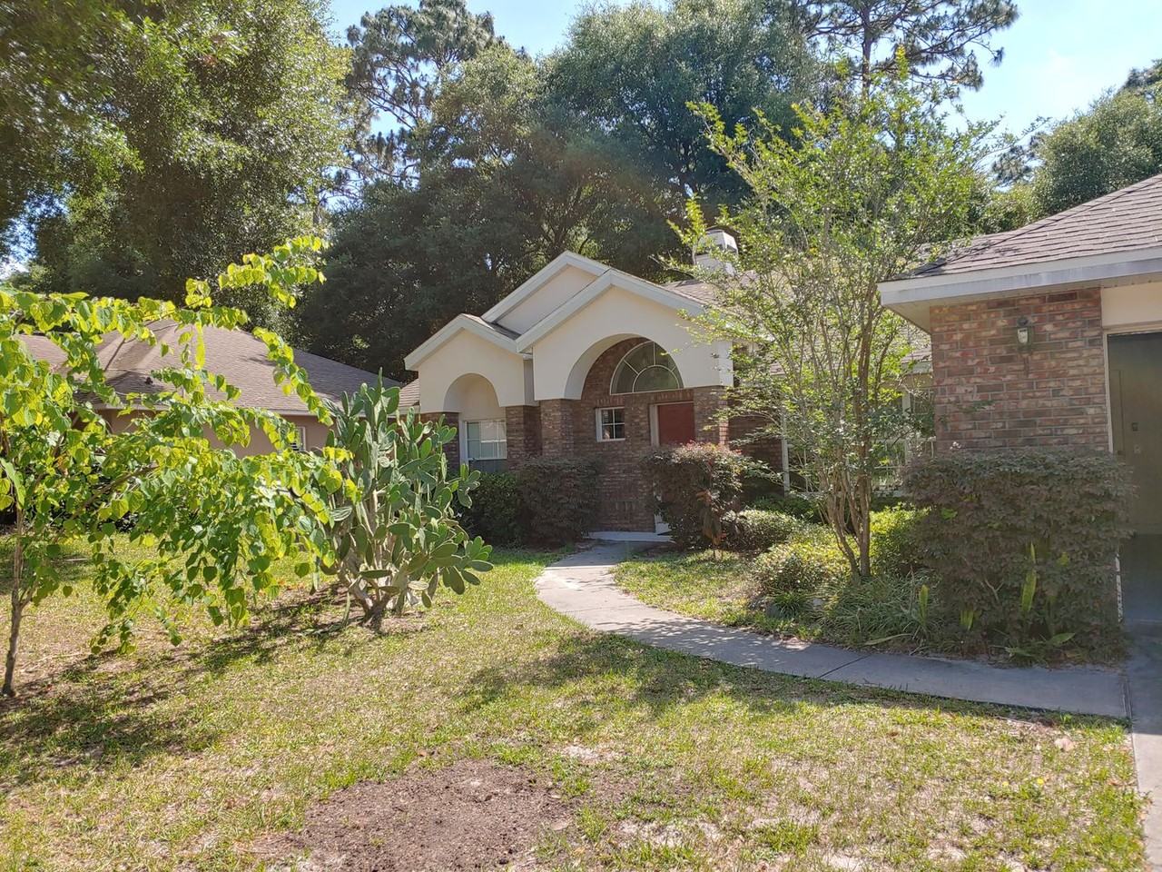1452 Bent Oaks Blvd - Photo 2 of 28