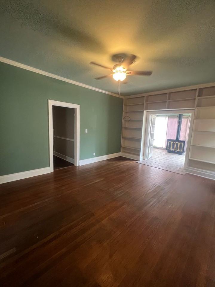 330 Wyandotte St - Photo 3 of 20