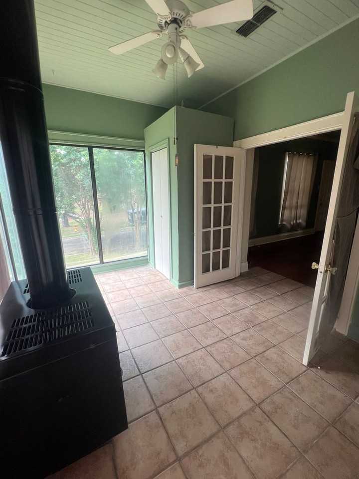 330 Wyandotte St - Photo 7 of 20