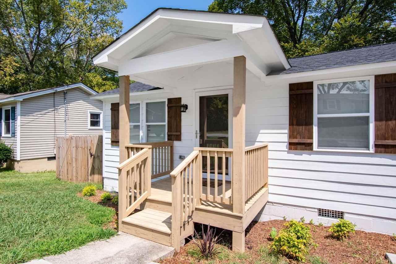 221 Turner St - Photo 2 of 30