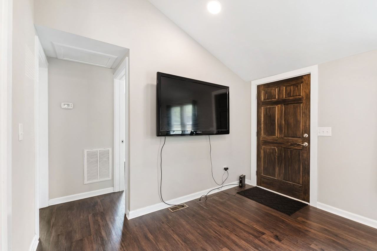 221 Turner St - Photo 3 of 30