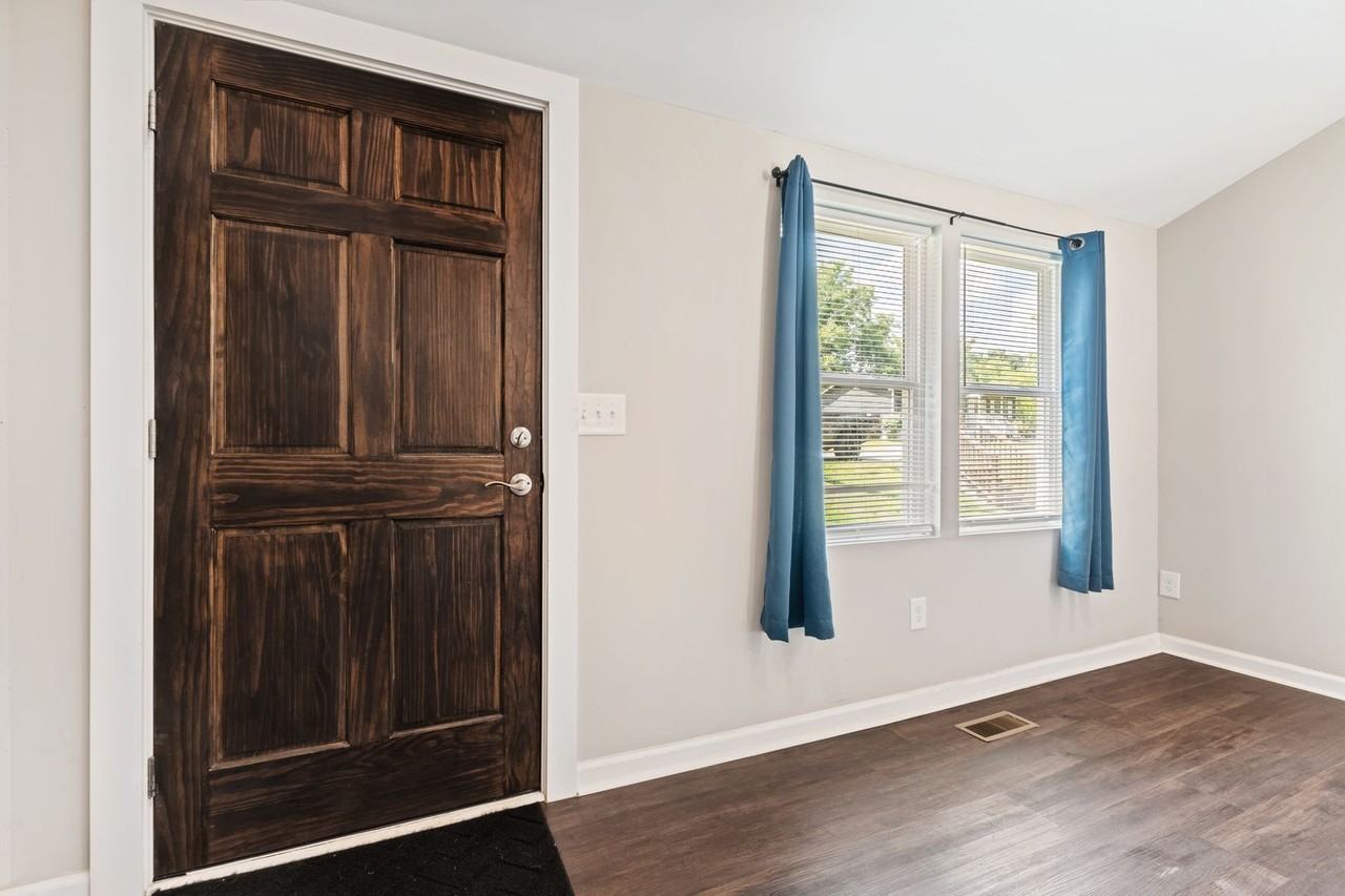 221 Turner St - Photo 4 of 30