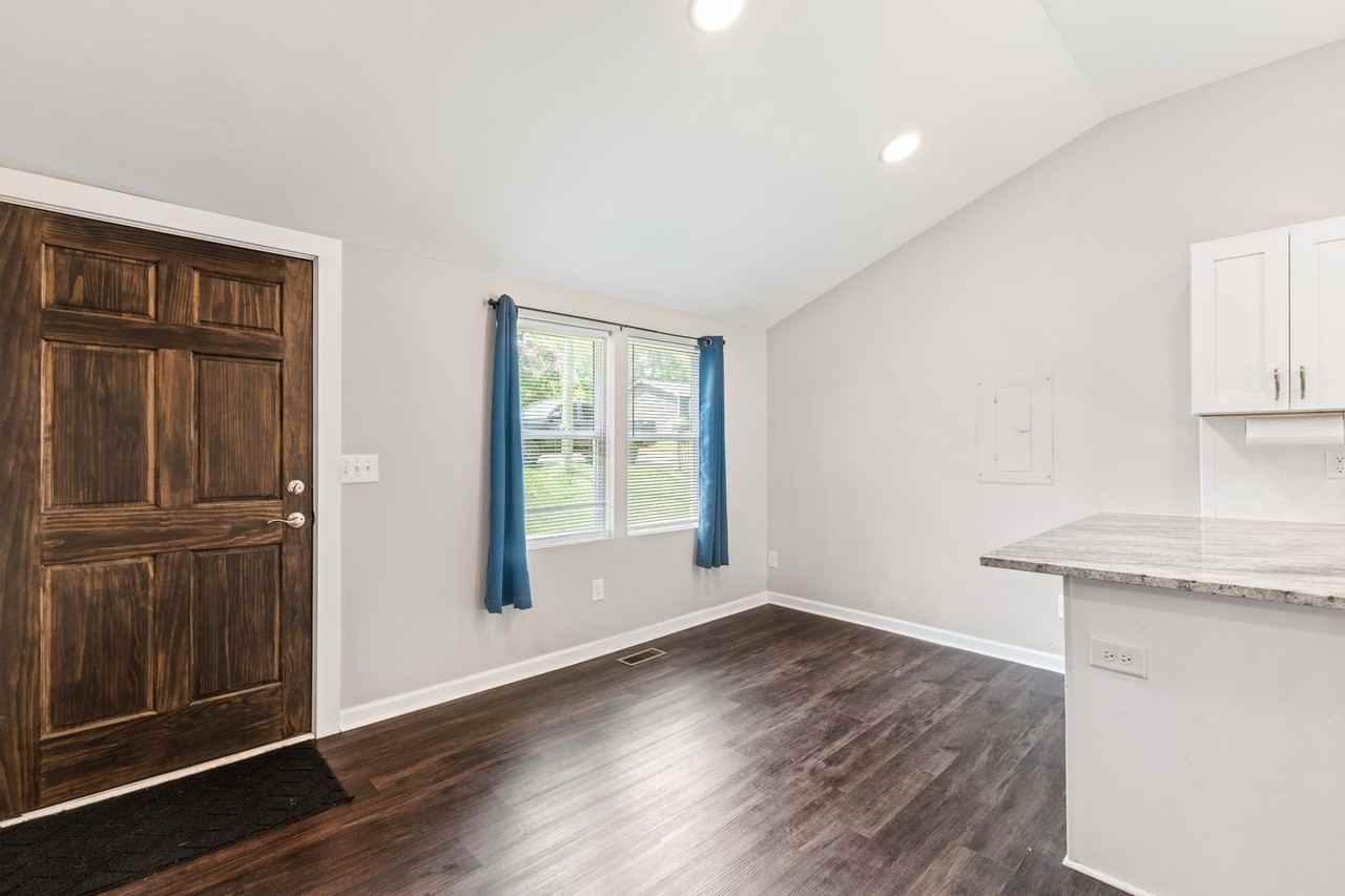 221 Turner St - Photo 5 of 30