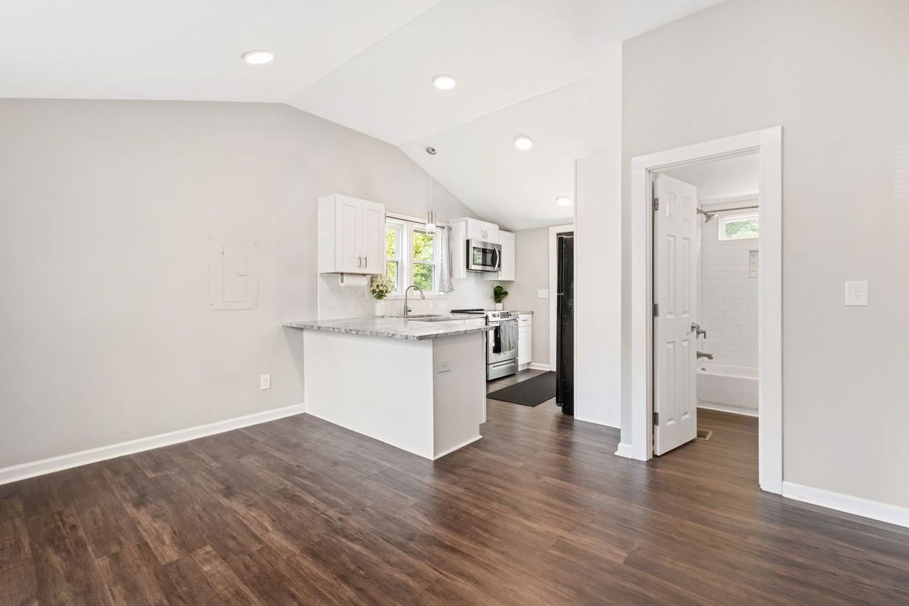 221 Turner St - Photo 7 of 30