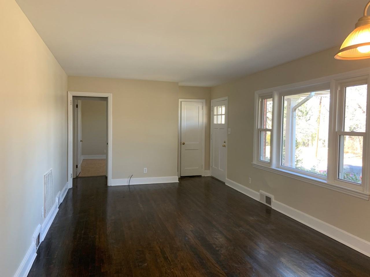 3105 Masonic Dr - Photo 2 of 9