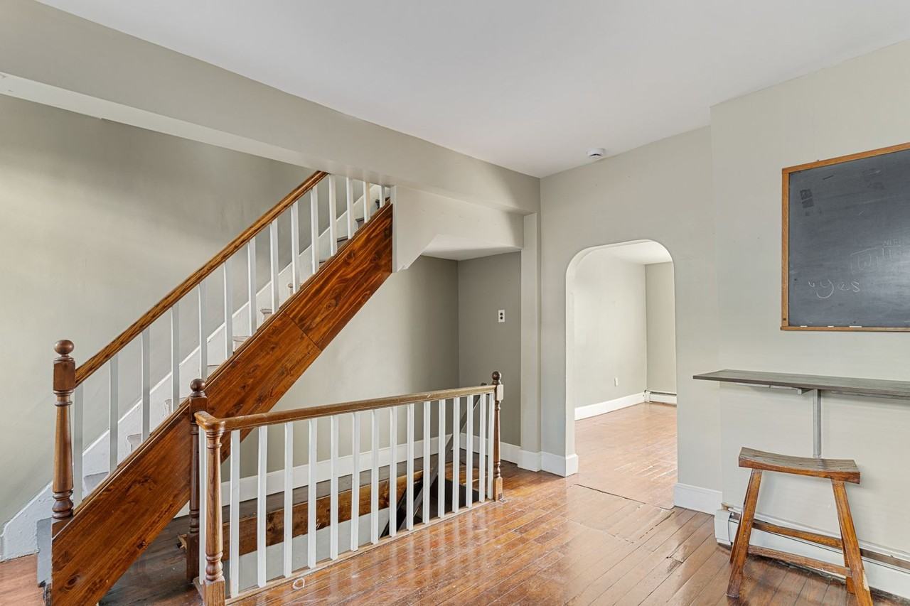 325 Downing Street - Photo 3 of 21