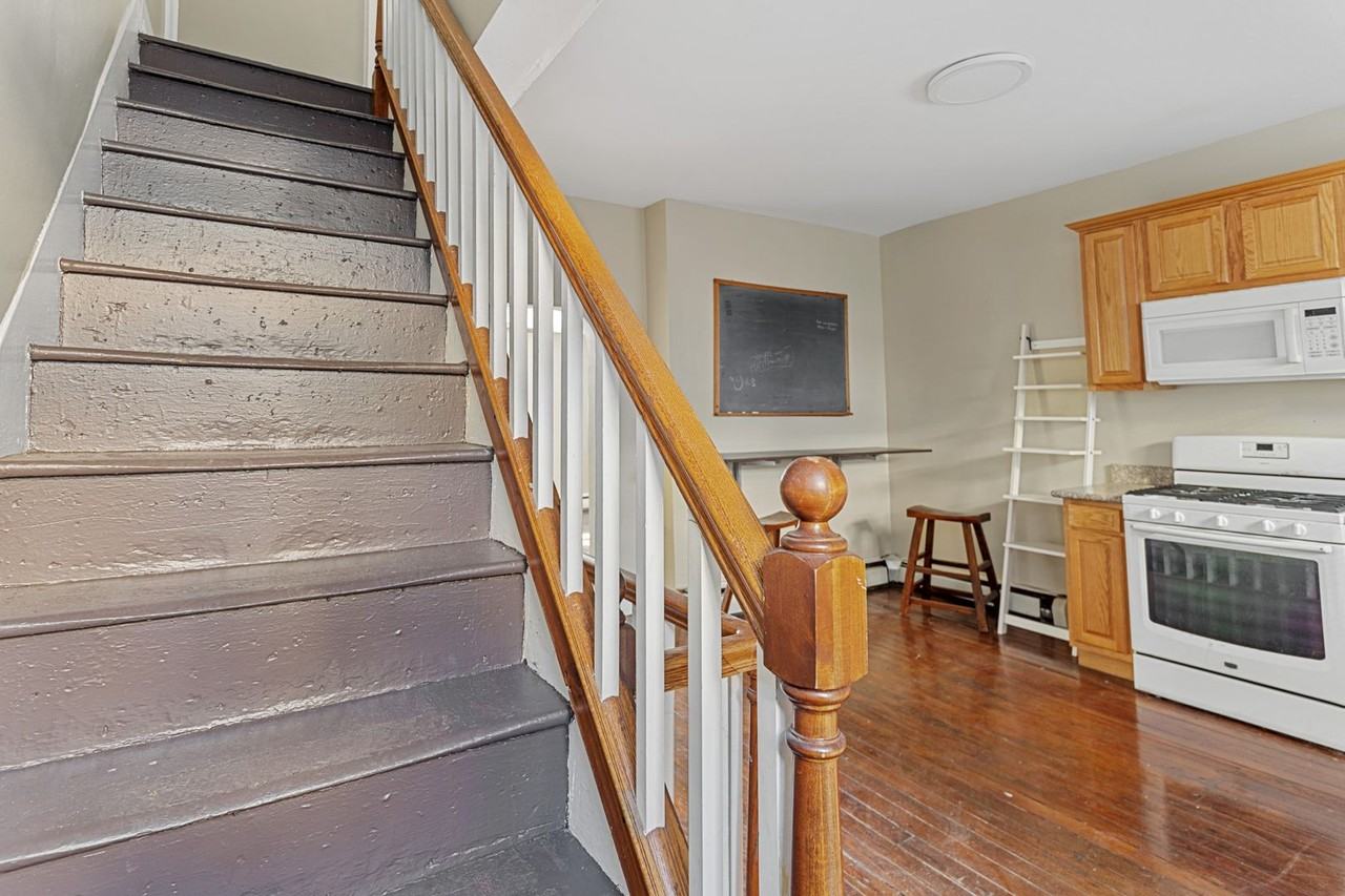 325 Downing Street - Photo 4 of 21