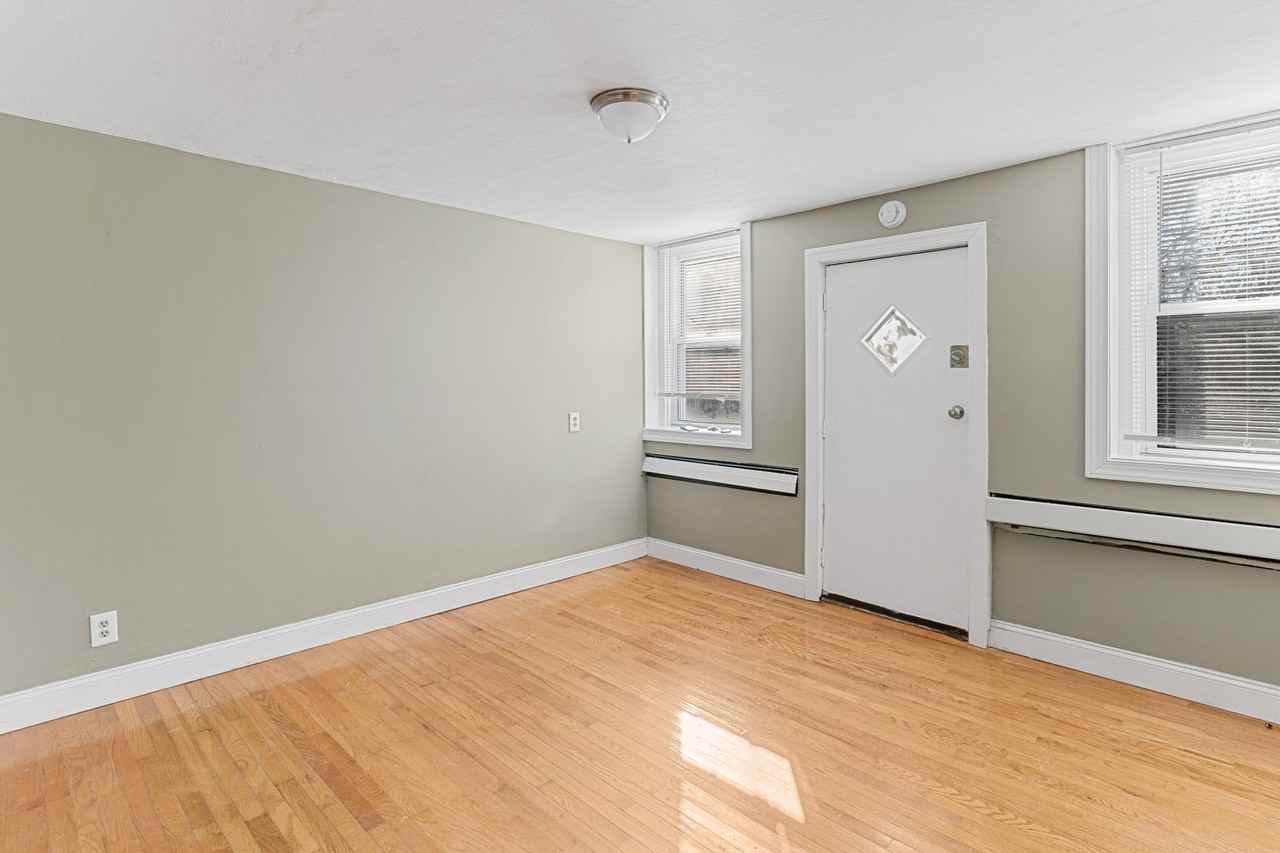 325 Downing Street - Photo 7 of 21