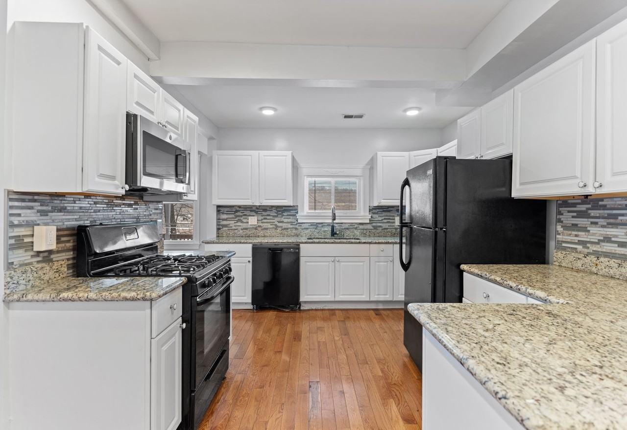 6618 Butler St - Photo 2 of 23