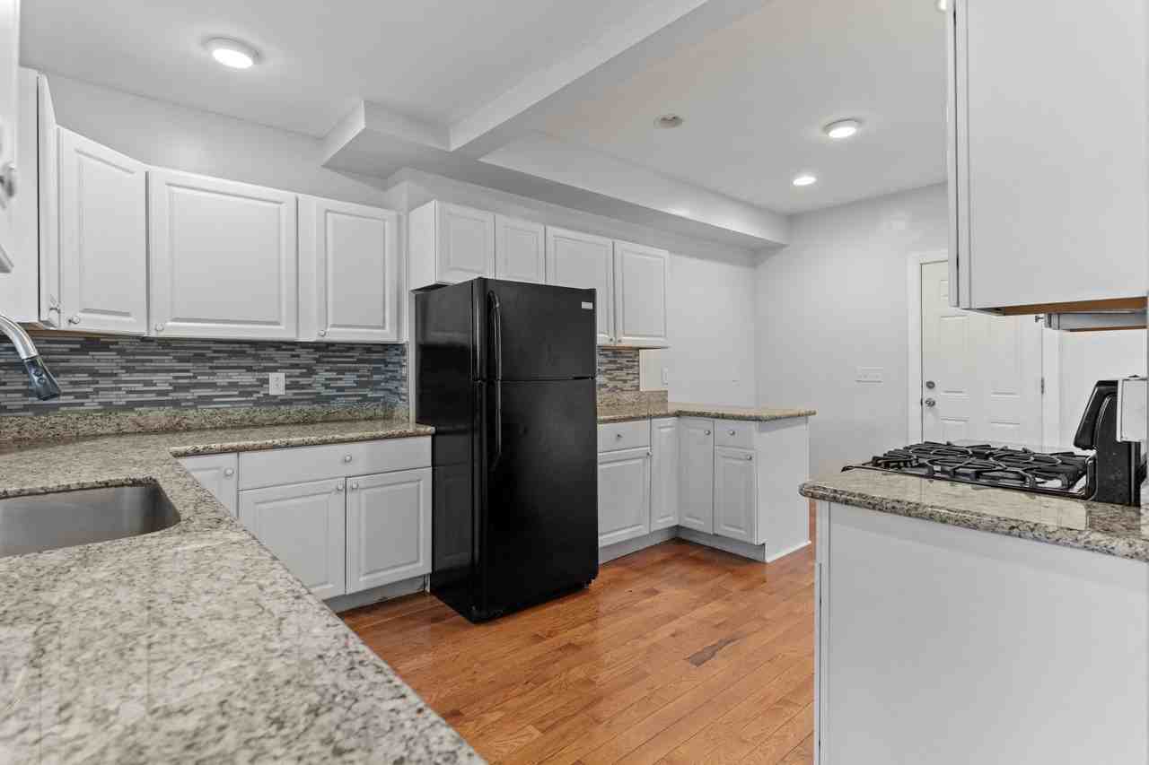 6618 Butler St - Photo 3 of 23