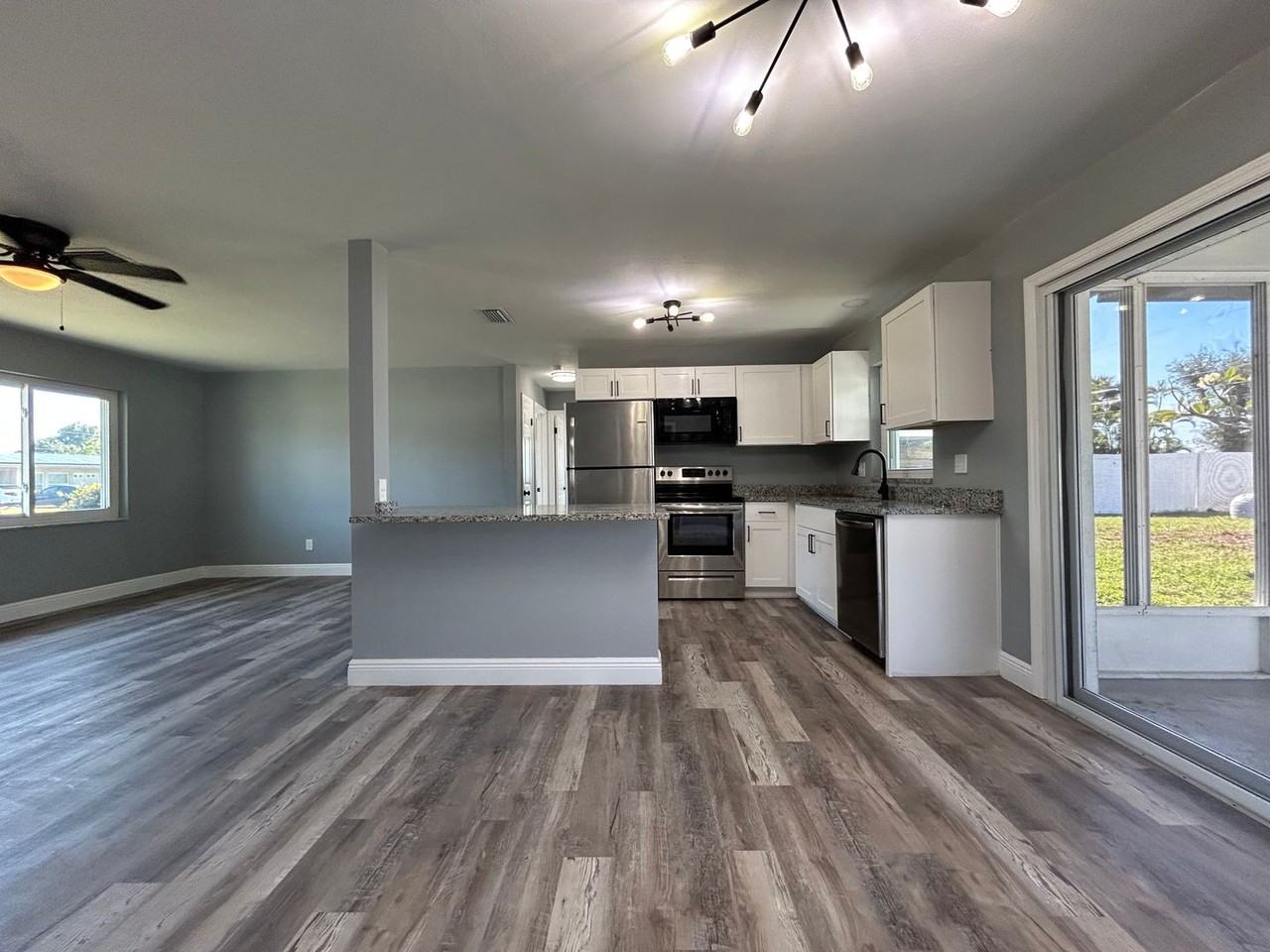 4210 Se 3rd Ave - Photo 3 of 18