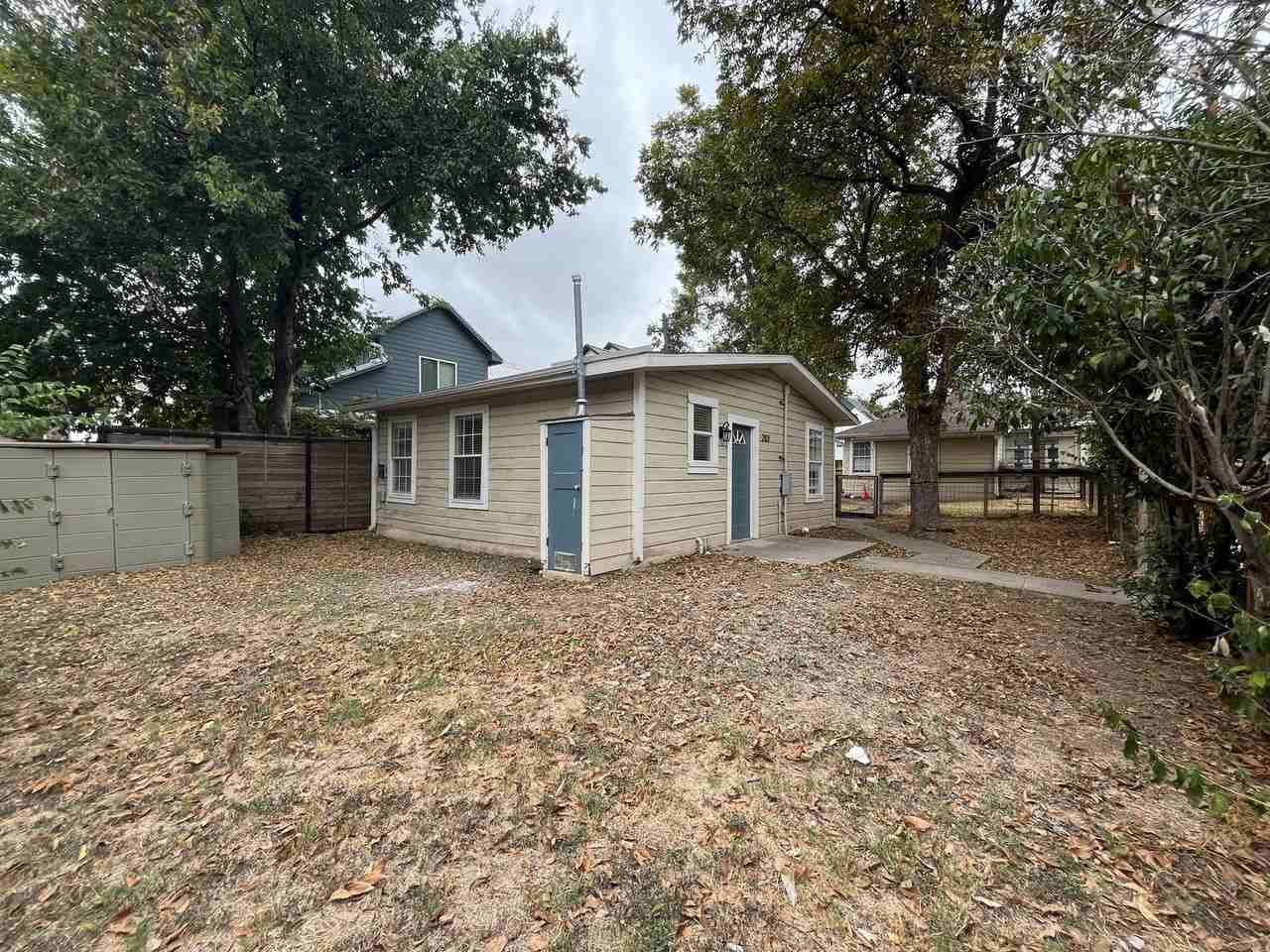 203 Caney St - Photo 2 of 11