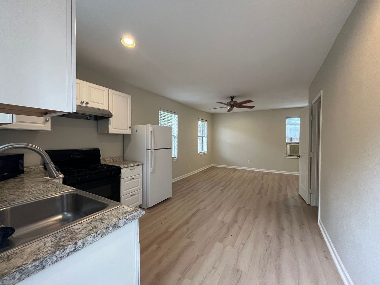 203 Caney St - Photo 3 of 11