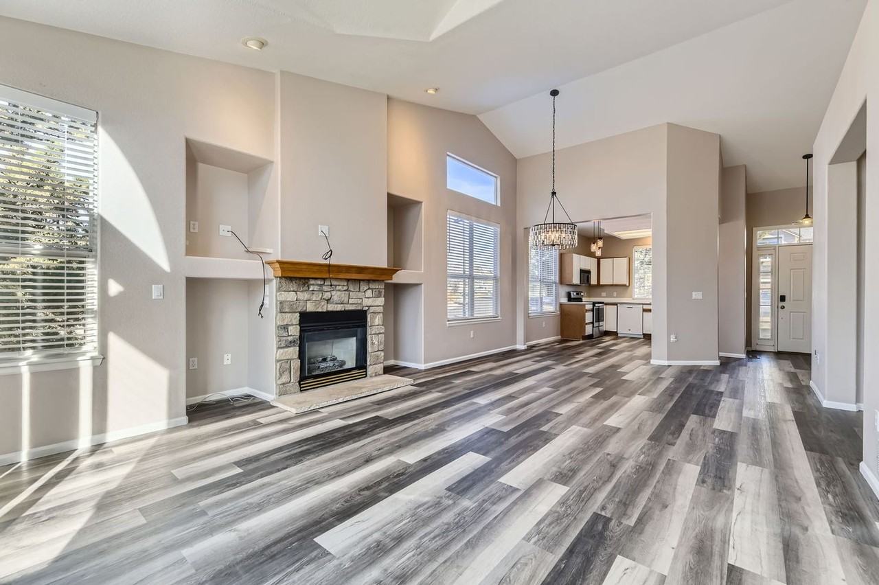 12621 S Beaver Creek Ct - Photo 6 of 30