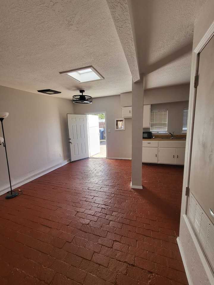 205 Ash St Se - Photo 2 of 7