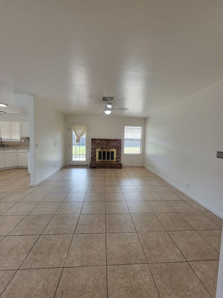 1749 E Laurel Ave - Photo 2 of 11