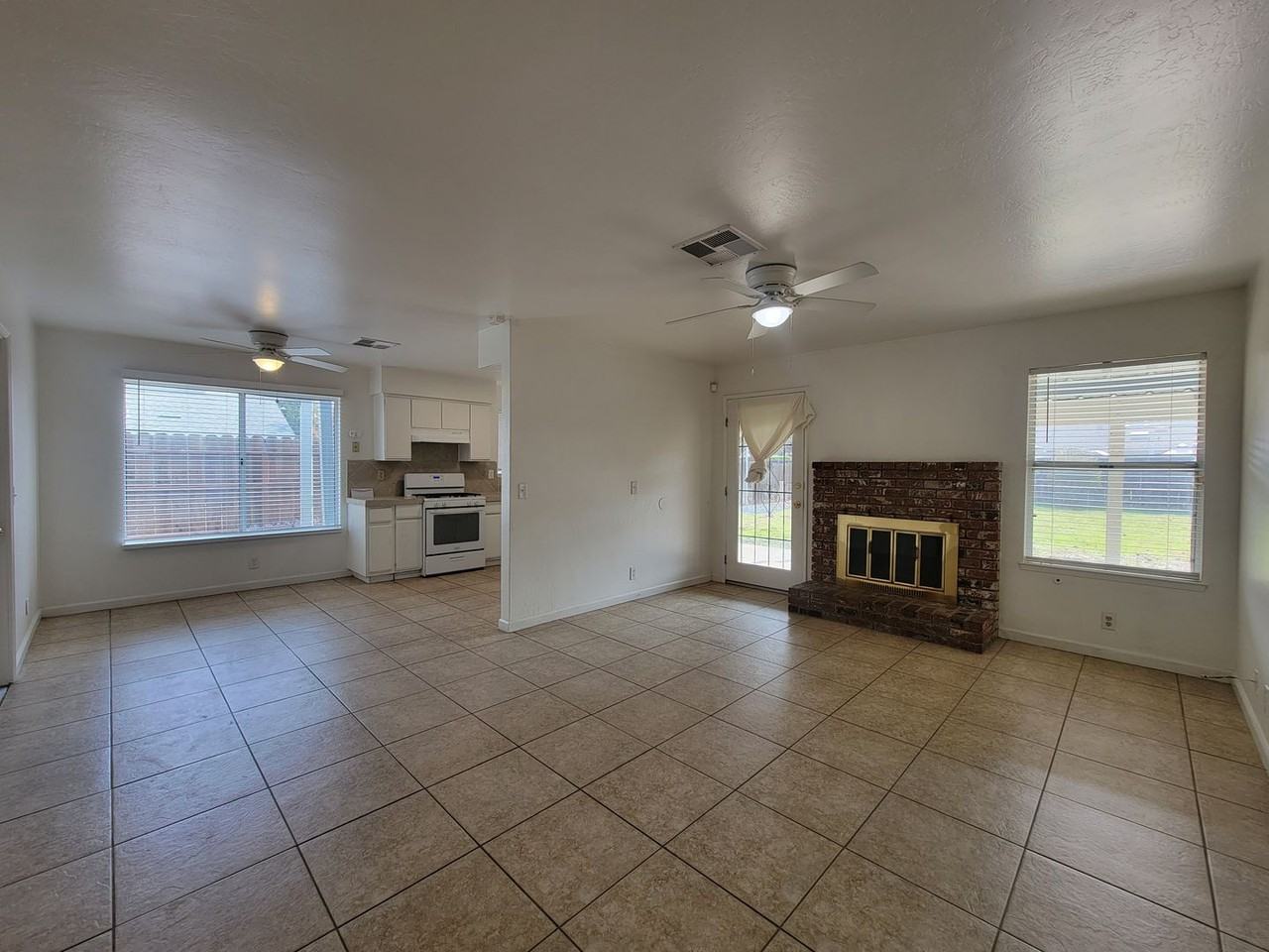 1749 E Laurel Ave - Photo 3 of 11