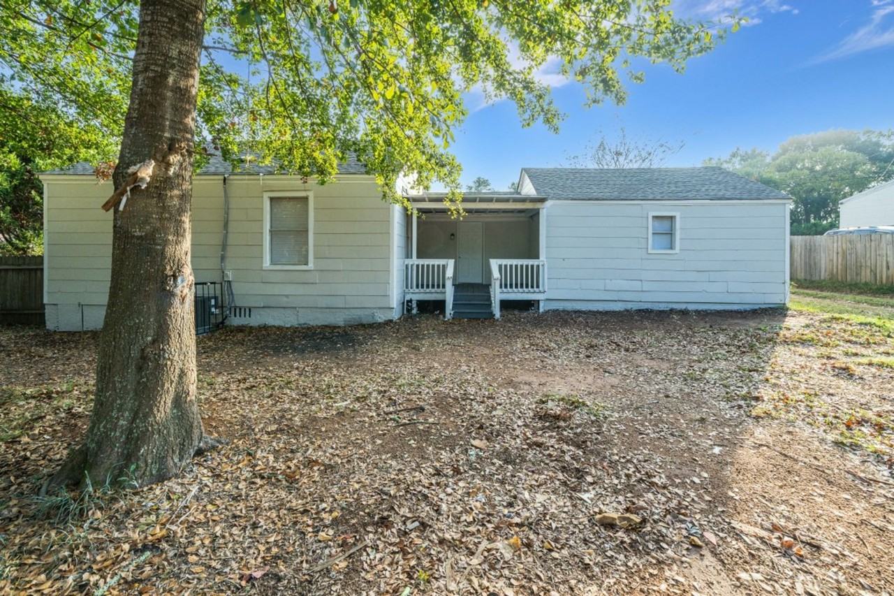 2011 Lucas Dr - Photo 4 of 17