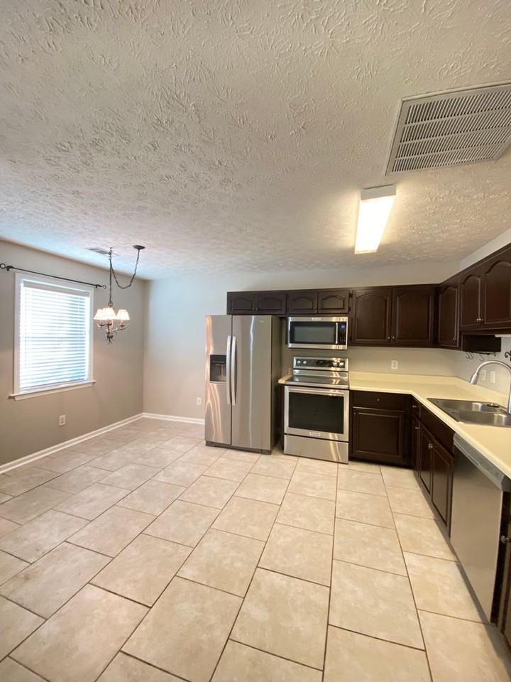 1249 Aubie Dr - Photo 3 of 9