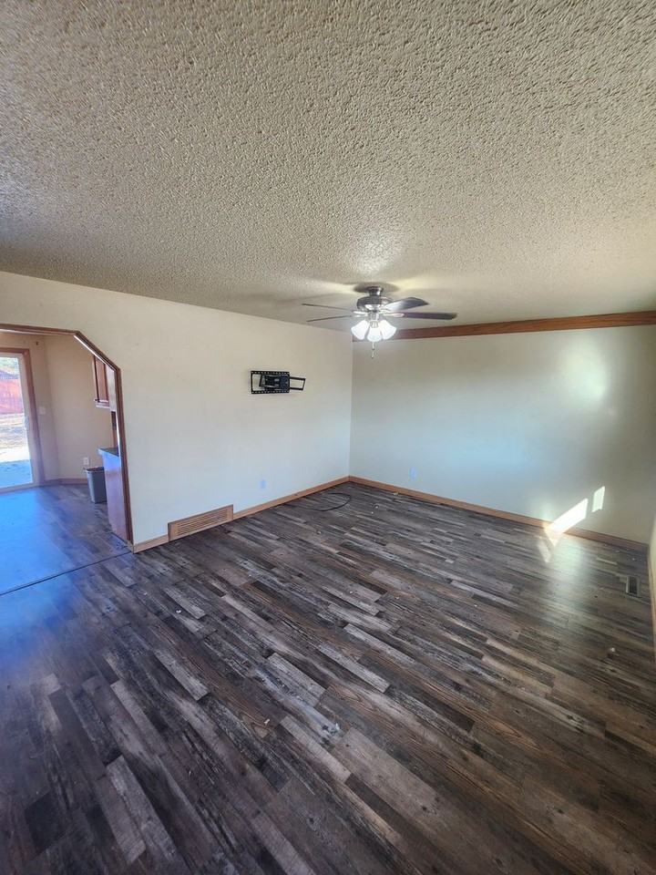 4106 Meadowland Blvd - Photo 6 of 19