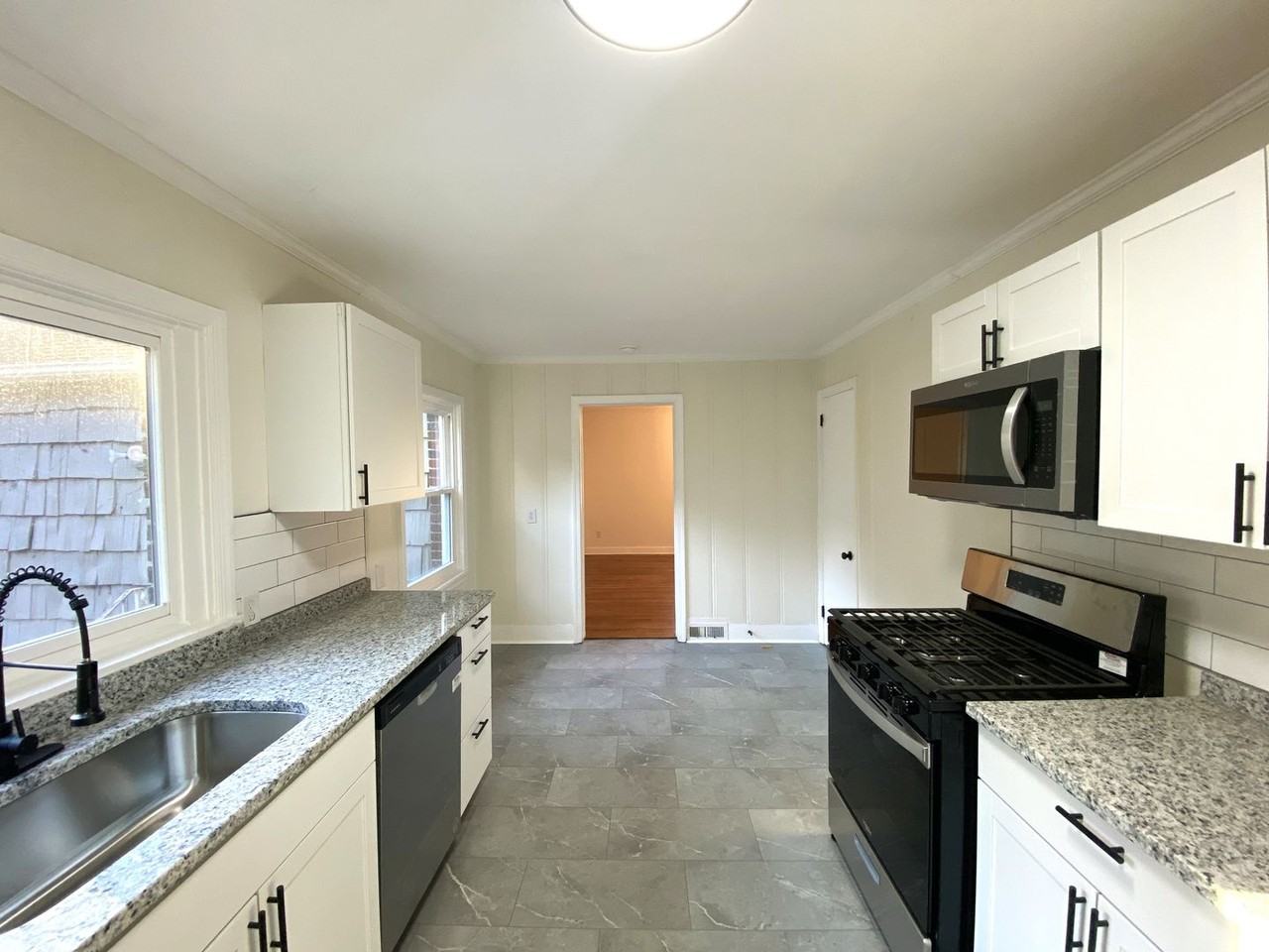 2072 S Hawthorne Rd - Photo 3 of 25