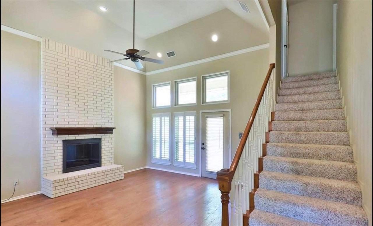 3965 Bay Hill Dr - Photo 2 of 8