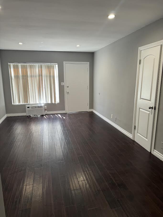 720 Crenshaw Blvd #02 - Photo 3 of 8