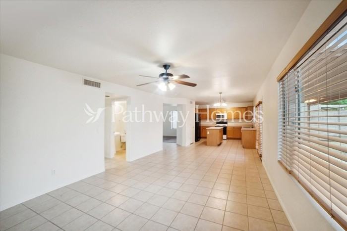 11781 W Overlin Ln - Photo 3 of 30