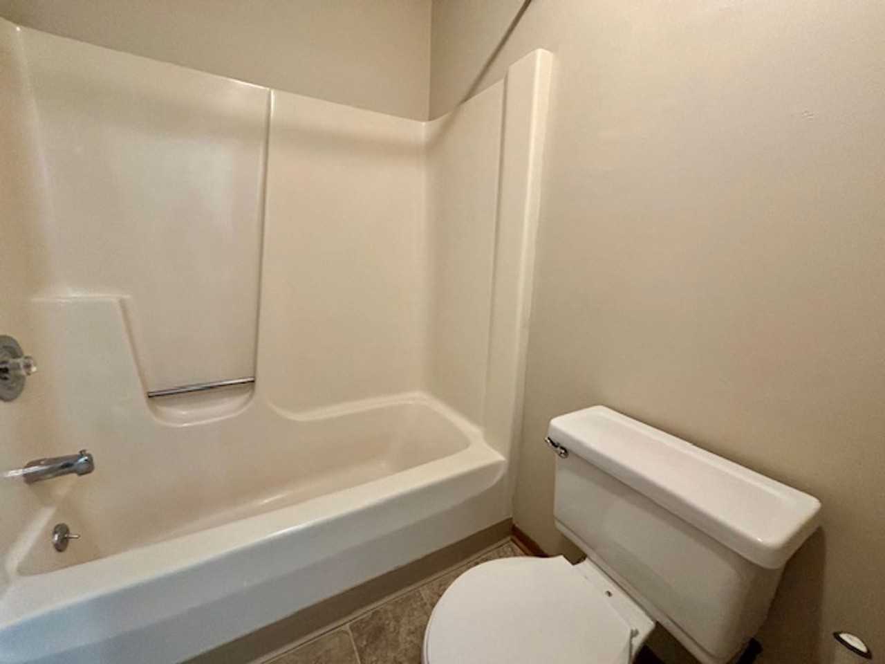 Pinery Woods Apartments - Photo 6 of 18