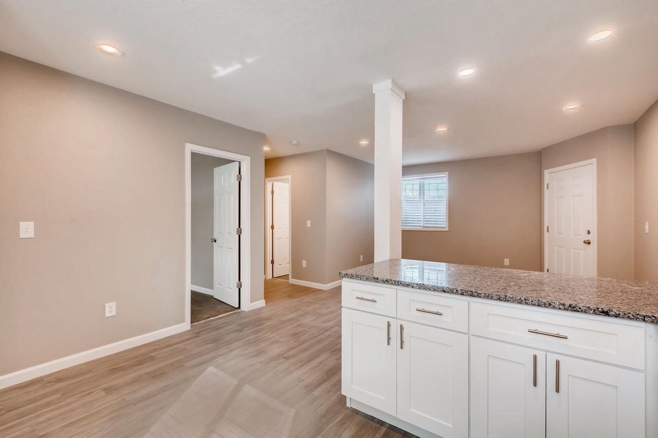 5421 Alcott St - Photo 6 of 10