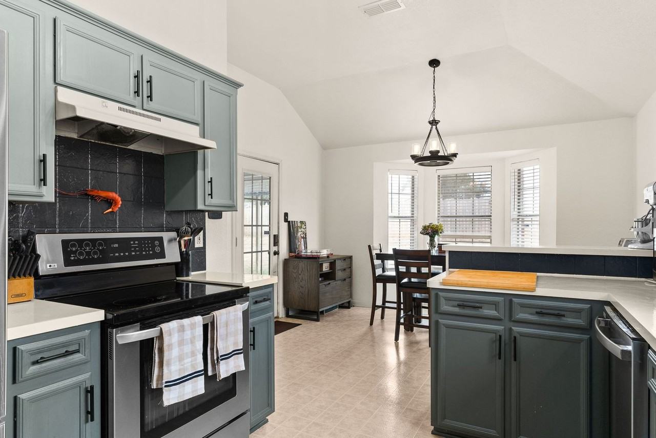 4129 Fawn Dr - Photo 4 of 16