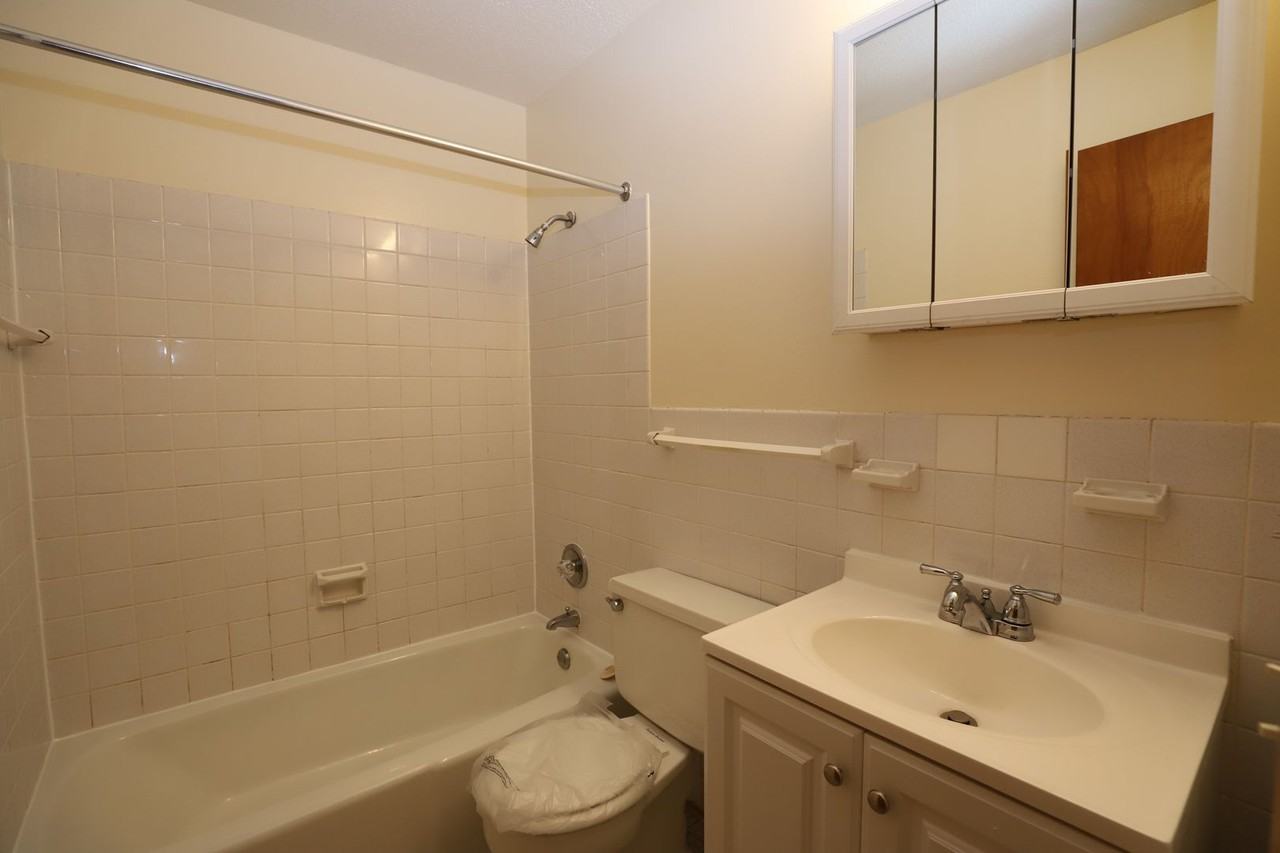 10000 Morgan Ave Apartments - Photo 5 of 18