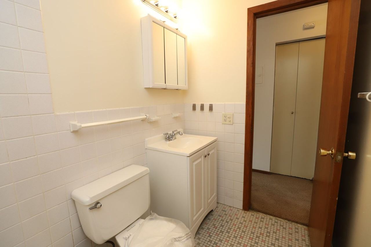 10000 Morgan Ave Apartments - Photo 6 of 18